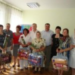 Голова Павлоградської райдержадміністрації В.М.Дуднік та голова Павлоградської районної ради В.Г.Булгаков привітали жінок, які мають почесне звання „Мати – героїня“