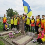 Школярі запалили факели вічного вогню в честь Покоління Патріотів