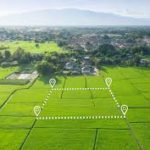 Як нараховується плата за землю за ділянки, на яких розташовані фортифікаційні споруди